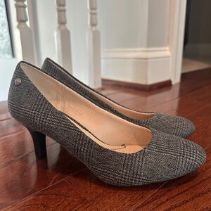 Life Stride Gray Heels with Textured Fabric